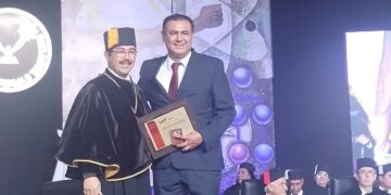 Reconoce Rector de la UAT a maestros de la FDCSV por sus años de servicio