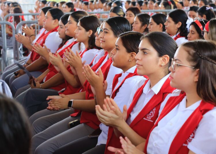 Destaca Américo rol de las educadoras en formación de nuevas generaciones
