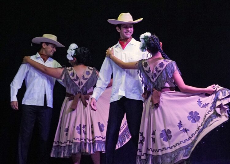 Realiza la UAT con éxito talleres artísticos en Tampico y Victoria