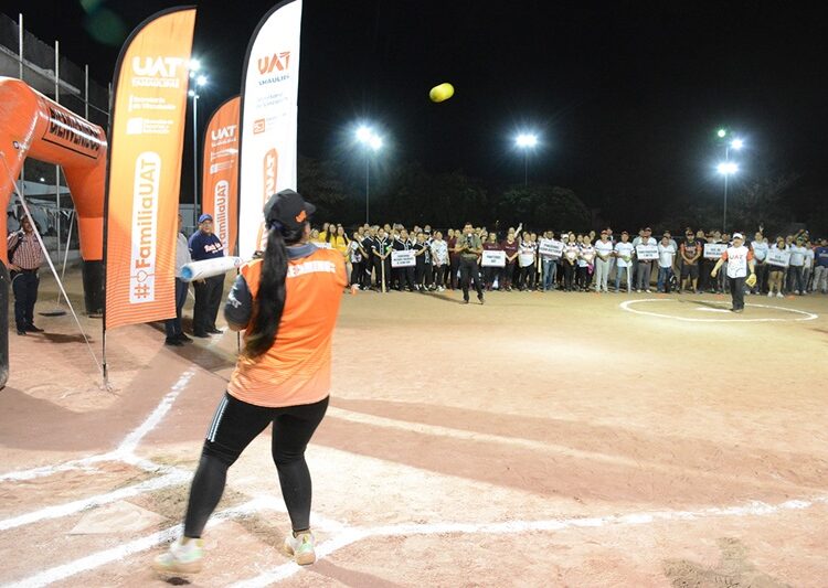 Inaugura el rector Dámaso Anaya el Torneo de softbol para Funcionarios, Maestros y Empleados de la UAT