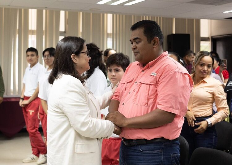 Abanderamiento de la Delegación Estatal que participará en la Olimpiada Nacional de Matemáticas