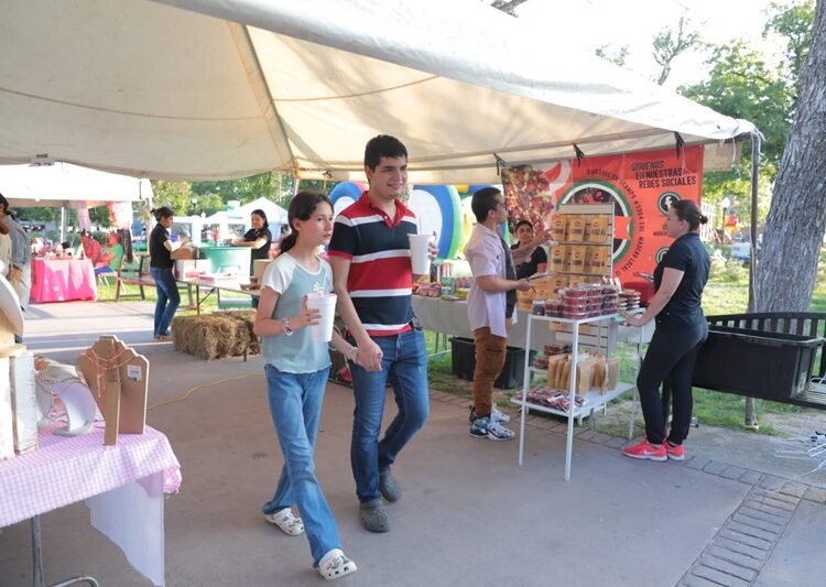 Apoya Gobierno de NLD a 150 emprendedores en edición 34 del Bazar UNE