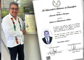 Armando Martínez Manríquez recibe el grado de Doctor en Administración Pública de la UAT