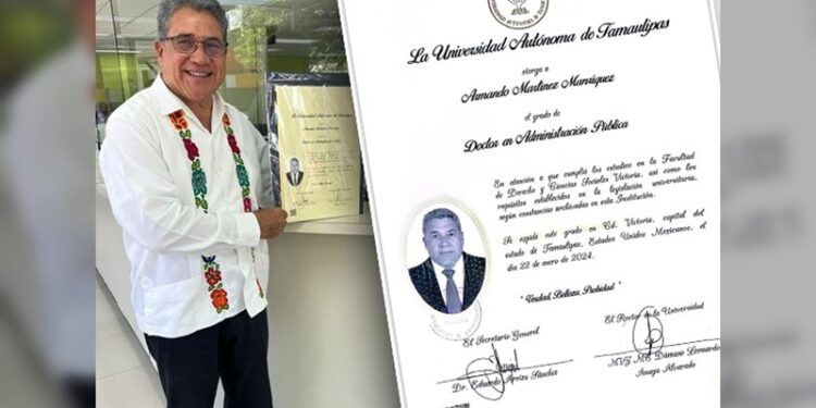 Armando Martínez Manríquez recibe el grado de Doctor en Administración Pública de la UAT
