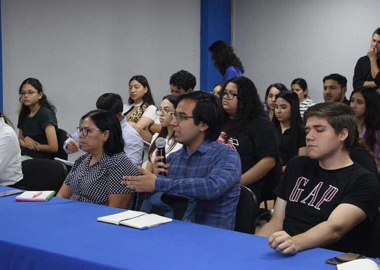 Capacita UAT en temas selectos de salud a docentes y estudiantes de Reynosa