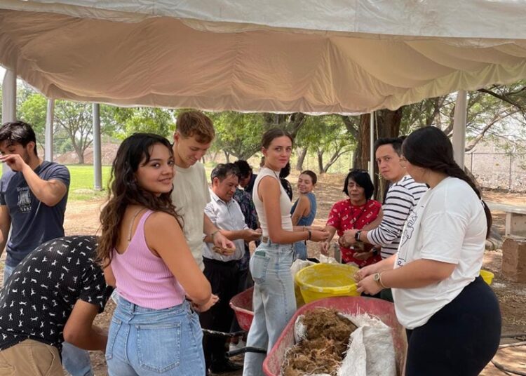 Científica de la UAT imparte taller internacional sobre construcción con tierra