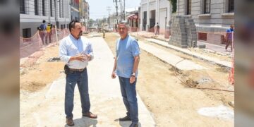 Constata Chucho Nader avance en obra de conversión vial en la Zona Centro
