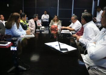 Coordina SEDUMA acciones para limpiar playas e investigar origen de hidrocarburo