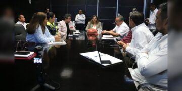 Coordina SEDUMA acciones para limpiar playas e investigar origen de hidrocarburo