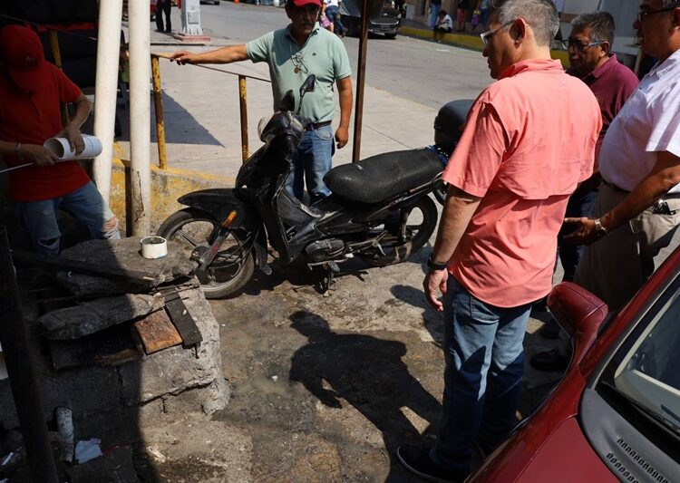 Dialoga presidente en funciones con locatarios del Mercado Argüelles
