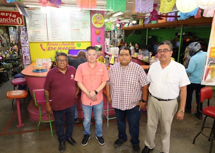 Dialoga presidente en funciones con locatarios del Mercado Argüelles