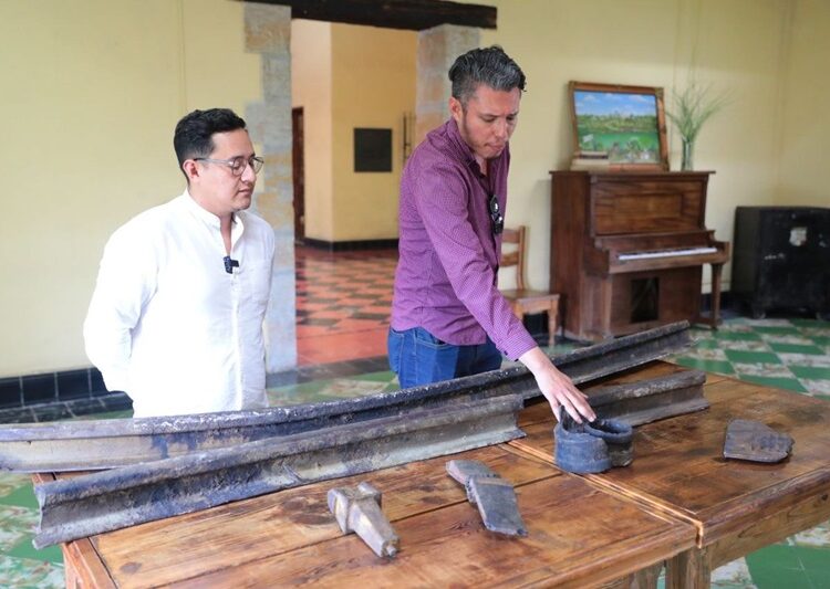 Donan arqueólogos piezas antiguas de ferrocarril a Archivo General del Municipio