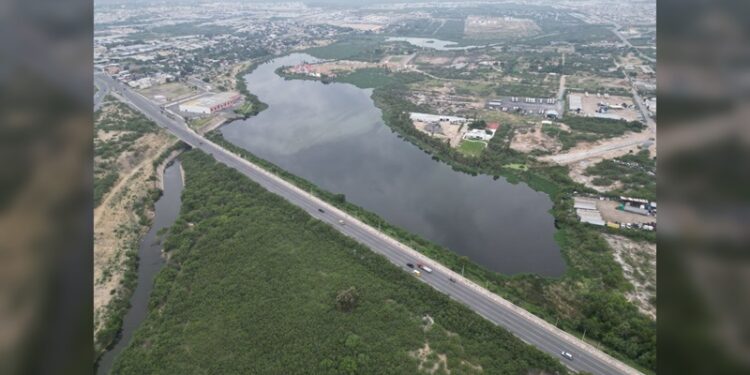 Gobierno de NLD rescata ‘El Laguito’, erradica descargas y el lirio acuático