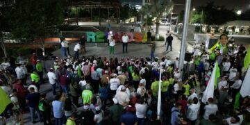 El Mejor Recorrido de Cierre de Campaña a la Plaza Principal de Carlos Peña y Maki Ortiz