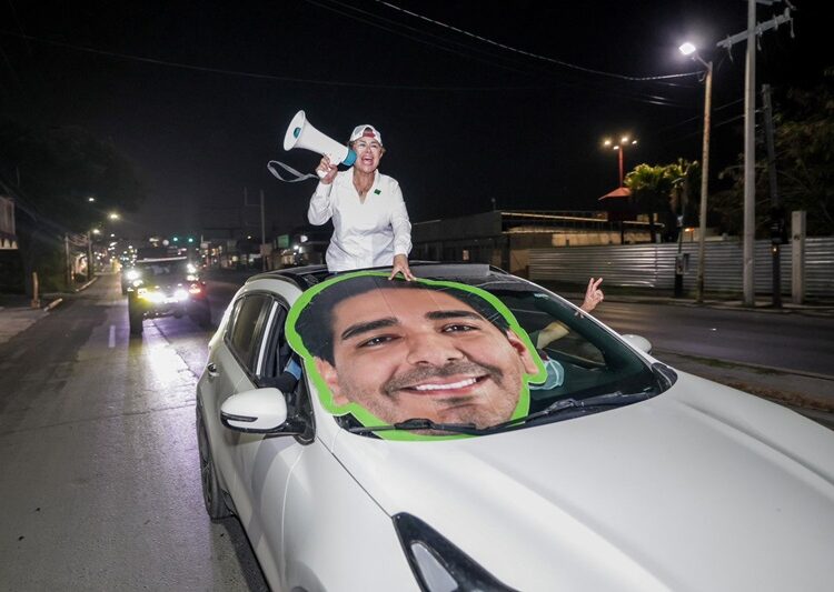 El Mejor Recorrido de Cierre de Campaña a la Plaza Principal de Carlos Peña y Maki Ortiz