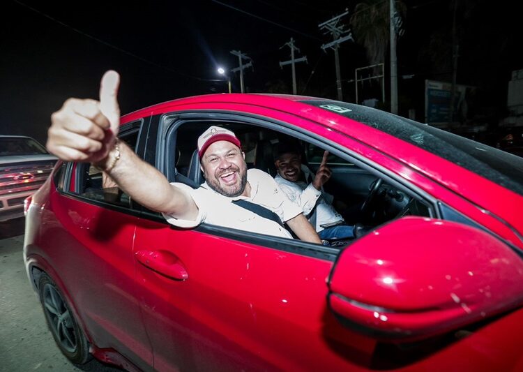 El Mejor Recorrido de Cierre de Campaña a la Plaza Principal de Carlos Peña y Maki Ortiz