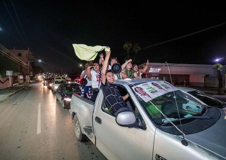 El Mejor Recorrido de Cierre de Campaña a la Plaza Principal de Carlos Peña y Maki Ortiz