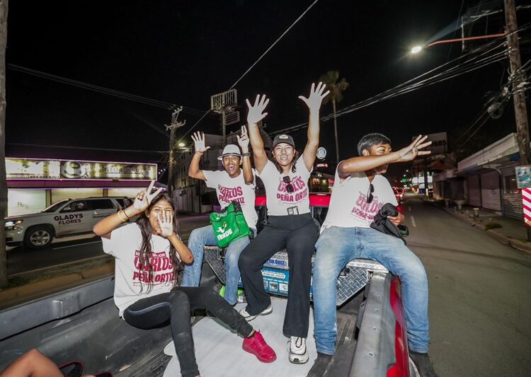 El Mejor Recorrido de Cierre de Campaña a la Plaza Principal de Carlos Peña y Maki Ortiz