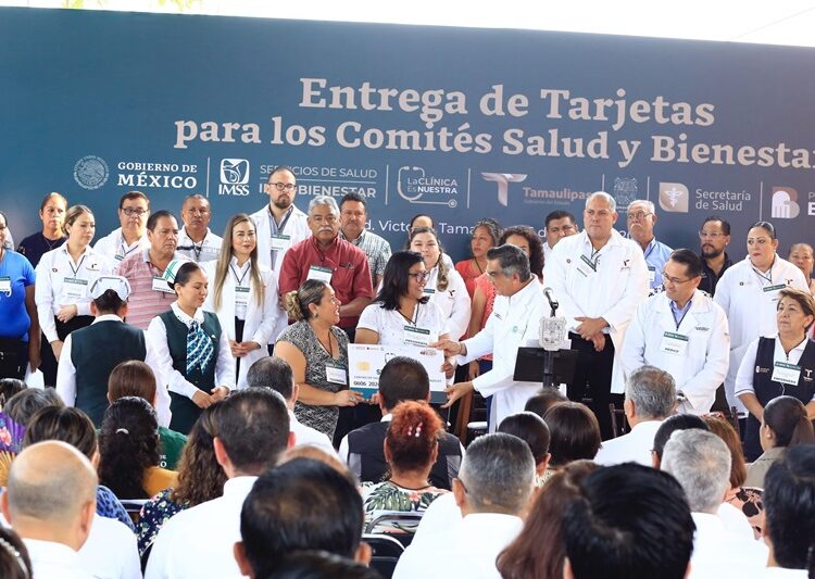 Entrega Américo tarjetas del programa “La Clínica es Nuestra”; refuerzan atención médica