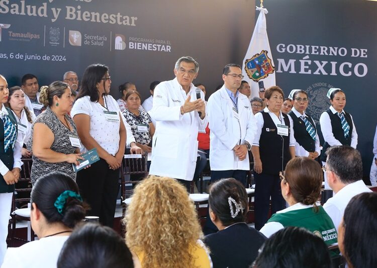 Entrega Américo tarjetas del programa “La Clínica es Nuestra”; refuerzan atención médica