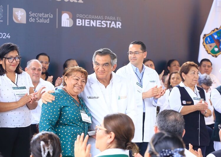 Entrega Américo tarjetas del programa “La Clínica es Nuestra”; refuerzan atención médica