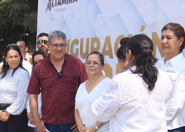 Entrega Armando Martínez nueva vialidad pavimentada en el Ejido La Pedrera