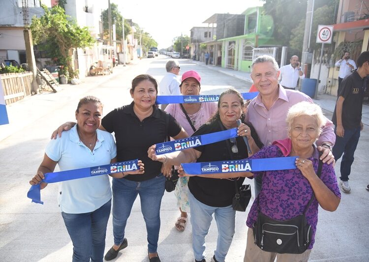 Entrega Chucho Nader más obras de pavimentación en la Borreguera
