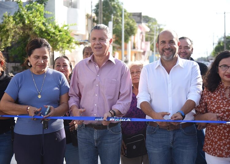 Entrega Chucho Nader más obras de pavimentación en la Borreguera