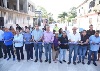 Entrega Chucho Nader más obras de pavimentación en la Borreguera