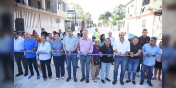 Entrega Chucho Nader más obras de pavimentación en la Borreguera