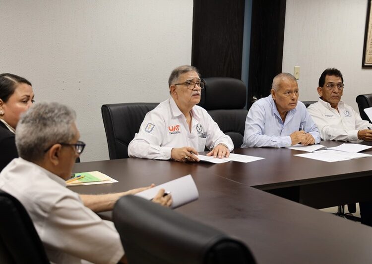 Entregan plazas a 77 médicos de pregrado de la UAT en Matamoros