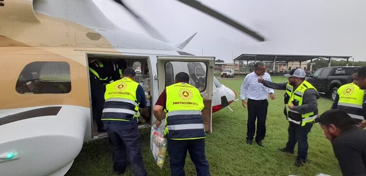 Envía gobernador del Estado apoyo aéreo a comunidades de Hidalgo