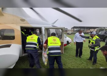 Envía gobernador del Estado apoyo aéreo a comunidades de Hidalgo