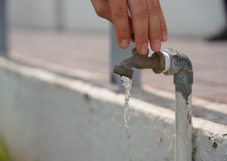 Exhorta COMAPA NLD a seguir recomendaciones por semáforo rojo