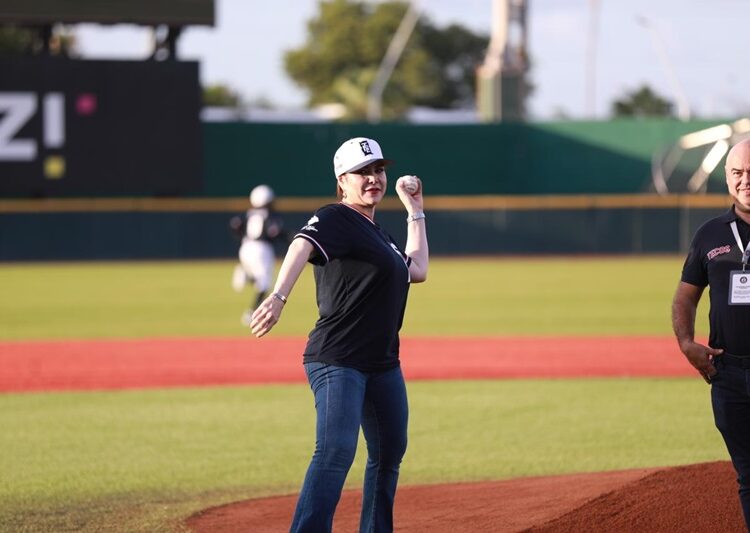 Festejan neoladerenses 176 aniversario con juego conmemorativo de los Tecolotes