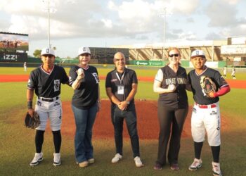 Festejan neoladerenses 176 aniversario con juego conmemorativo de los Tecolotes