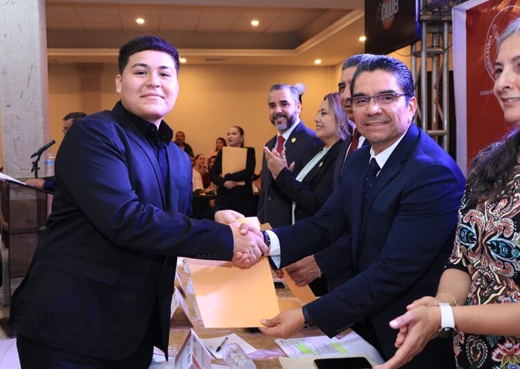 Gradúa la UAT a 270 egresados del bachillerato en Valle Hermoso