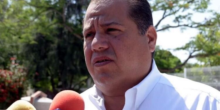 Oscar Almaraz reconoce el triunfo de Lalo Gattas