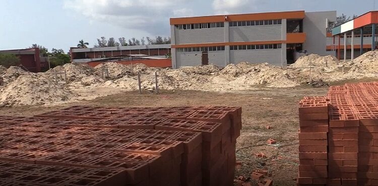 Impulsa Dámaso Anaya infraestructura y equipamiento de la UAT