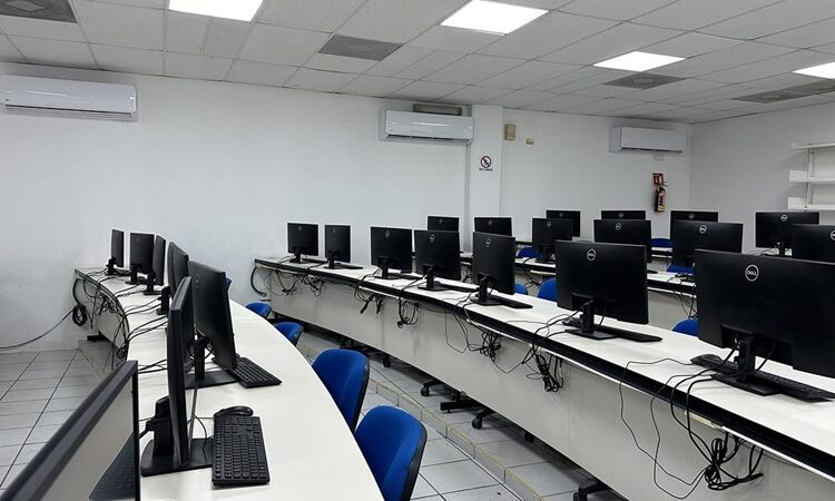 Impulsa Dámaso Anaya infraestructura y equipamiento de la UAT