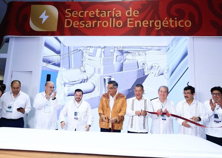 Inaugura gobernador stand de la Secretaría de Desarrollo Energético en el Congreso Mexicano del Petróleo