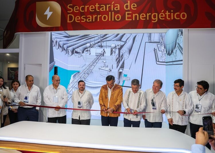 Inaugura gobernador stand de la Secretaría de Desarrollo Energético en el Congreso Mexicano del Petróleo