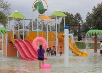 Invita Gobierno de NLD a divertirse en albercas públicas