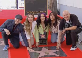 Jenni Rivera ya tiene estrella en Hollywood, mamá llora de alegría