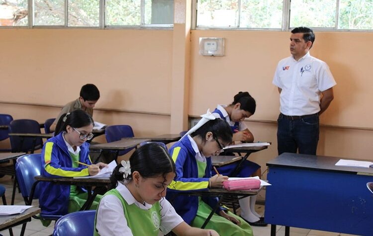 La UAT organizó concursos de física, química y matemáticas para estudiantes de secundaria
