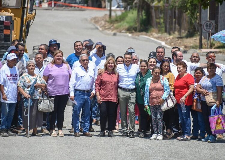 Le cumple Lalo Gattás a vecinos de la Cuauhtémoc