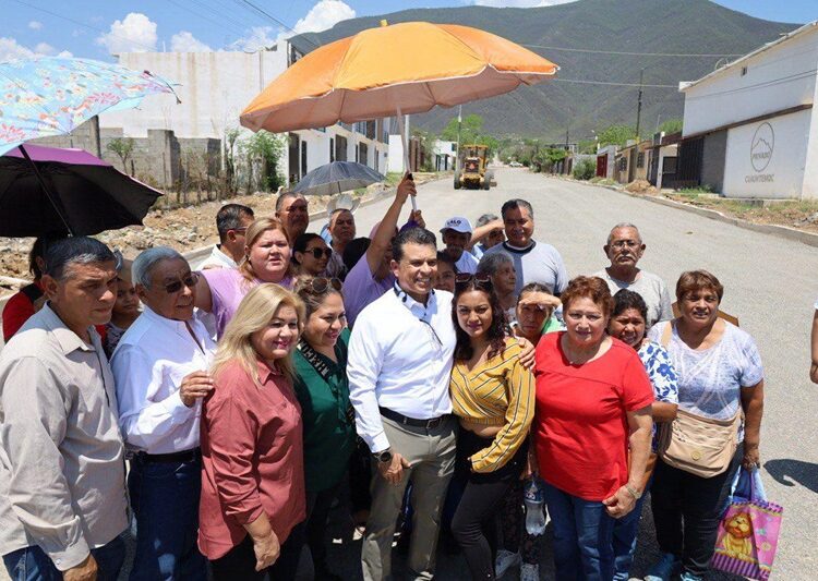 Le cumple Lalo Gattás a vecinos de la Cuauhtémoc