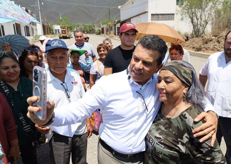 Le cumple Lalo Gattás a vecinos de la Cuauhtémoc
