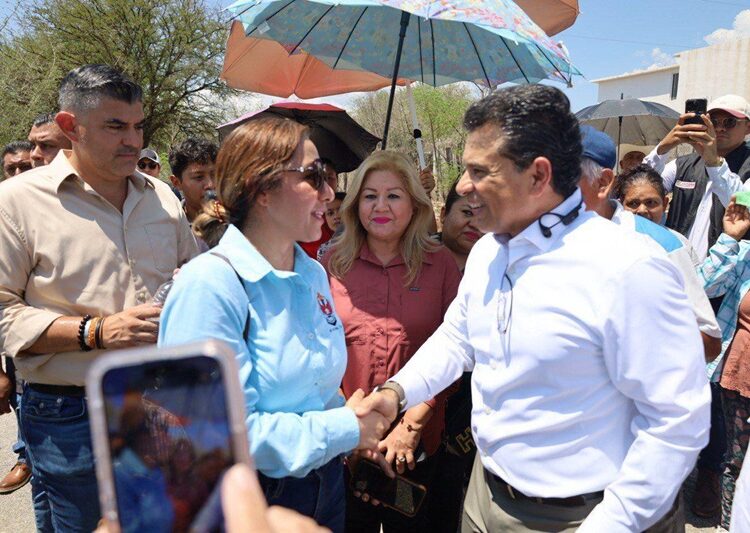 Le cumple Lalo Gattás a vecinos de la Cuauhtémoc