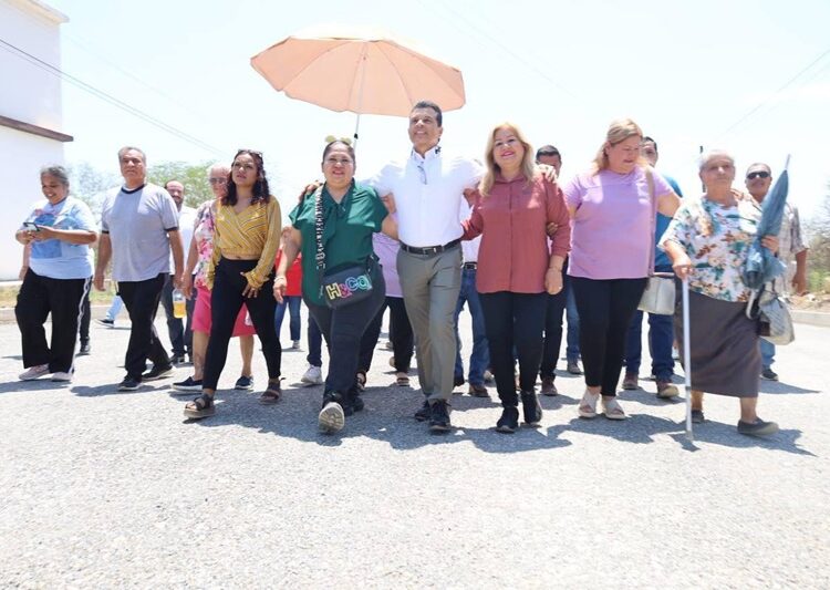 Le cumple Lalo Gattás a vecinos de la Cuauhtémoc